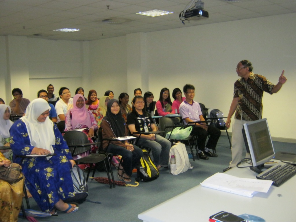 Dr. Mofit Eko Poerwanto Mengajar di Universiti Malaysia Serawak